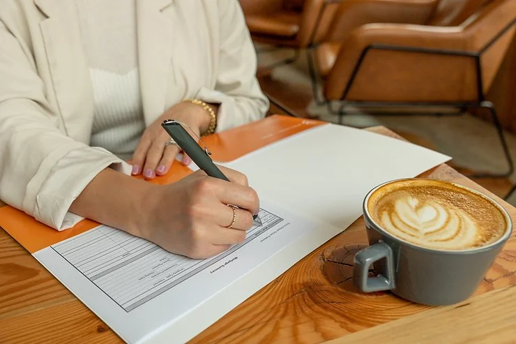 WHY SHOULD YOU USE A MORTGAGE BROKER?